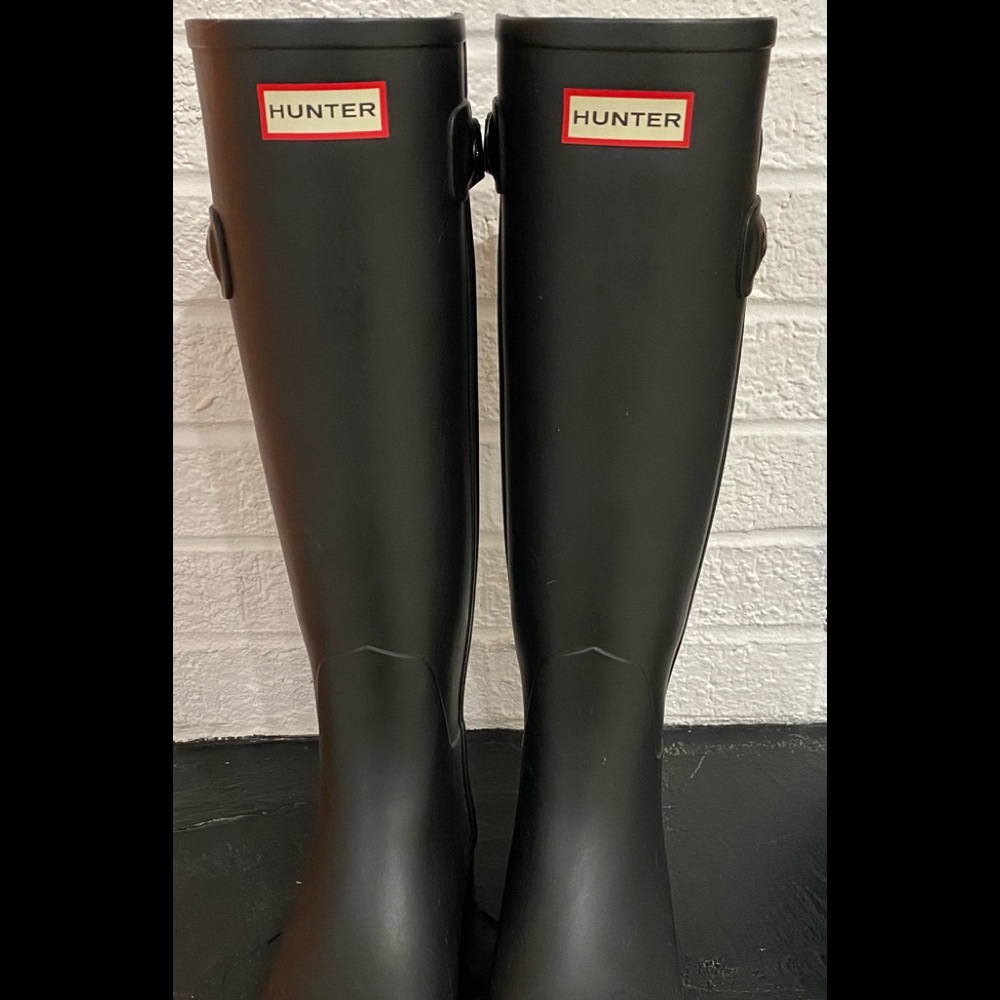 Round toe; pull on; adjustable buckle detailFoldable shaft.